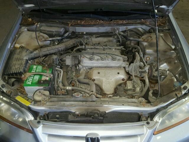 1HGCF86601A038900 - 2001 HONDA ACCORD VAL SILVER photo 7