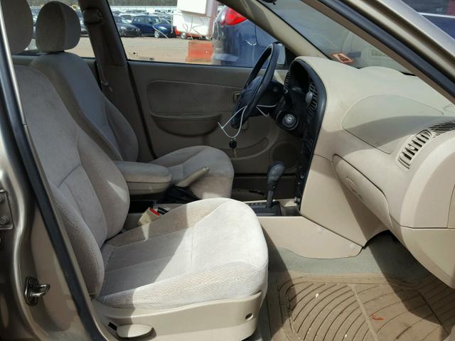 KNAFB121345312707 - 2004 KIA SPECTRA BA GOLD photo 5