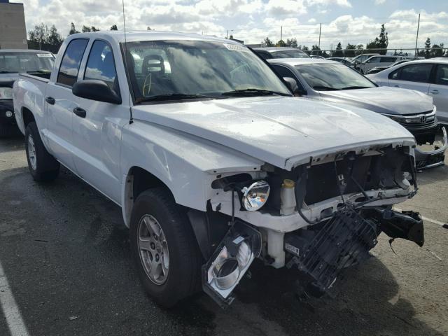 1D7HE48N56S588802 - 2006 DODGE DAKOTA QUA WHITE photo 1