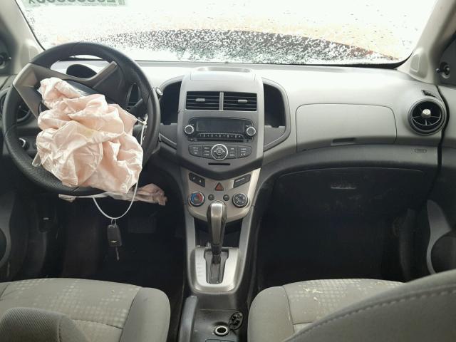 1G1JA5SH9C4176634 - 2012 CHEVROLET SONIC LS ნარინჯისფერი ფოტო 9