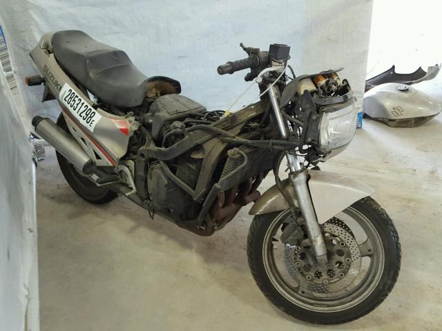 JS1GR78A5K2103202 - 1989 SUZUKI GSX750 F SILVER photo 1