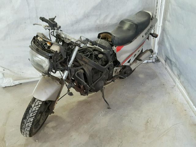 JS1GR78A5K2103202 - 1989 SUZUKI GSX750 F SILVER photo 2