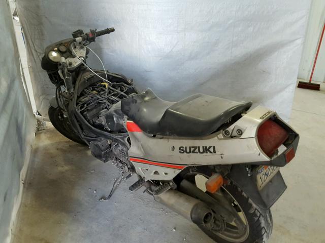 JS1GR78A5K2103202 - 1989 SUZUKI GSX750 F SILVER photo 3