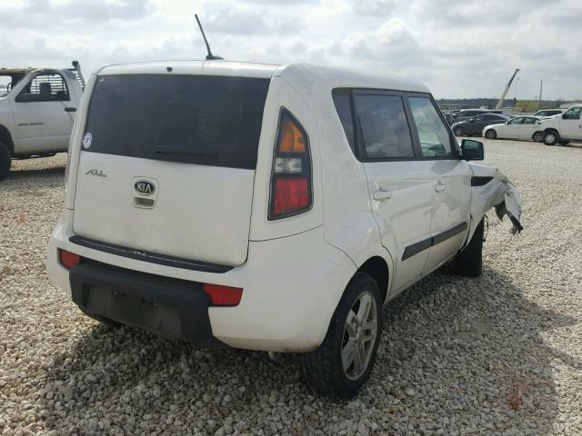 KNDJT2A27B7312995 - 2011 KIA SOUL + WHITE photo 4