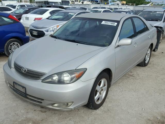 JTDBF32K820065625 - 2002 TOYOTA CAMRY LE GRAY photo 2