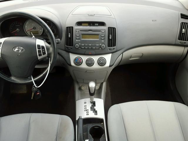 KMHDU46D18U555708 - 2008 HYUNDAI ELANTRA GL GRAY photo 9