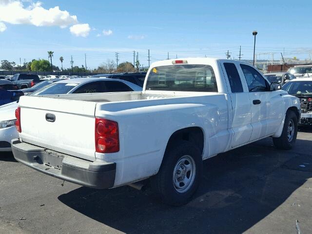 1D7HE22K95S201038 - 2005 DODGE DAKOTA ST WHITE photo 4