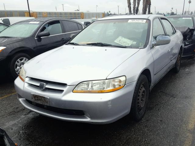 1HGCG6658XA034417 - 1999 HONDA ACCORD LX SILVER photo 2