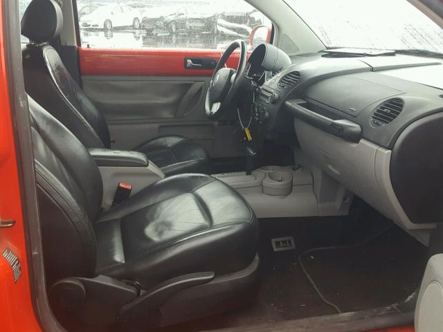 3VWCK31CX4M417000 - 2004 VOLKSWAGEN NEW BEETLE 红色 照片 5