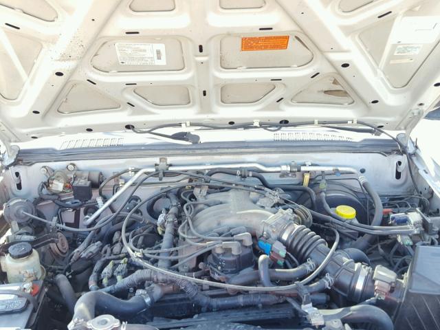 5N1ED28Y2YC569874 - 2000 NISSAN XTERRA XE SILVER photo 7