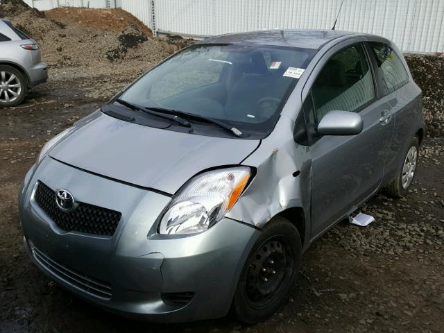 JTDJT923285155140 - 2008 TOYOTA YARIS SILVER photo 2