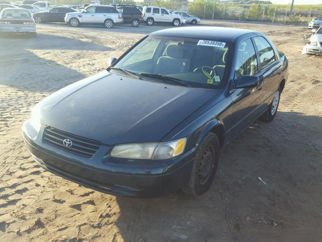 JT2BG22K6V0013768 - 1997 TOYOTA CAMRY LE GREEN photo 2