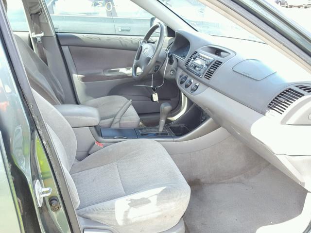 JTDBE32K920101809 - 2002 TOYOTA CAMRY LE GREEN photo 5