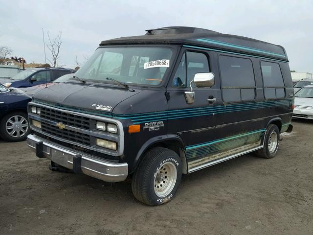 1GBEG25K6RF181918 - 1994 CHEVROLET G20 BLACK photo 2