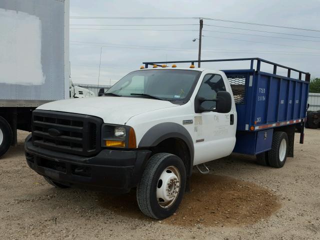 1FDXF46P45EA16880 - 2005 FORD F450 SUPER WHITE photo 2