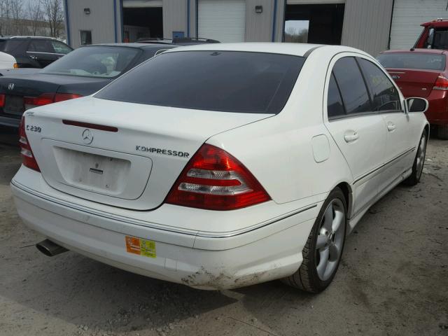 WDBRF40J55F704980 - 2005 MERCEDES-BENZ C 230K SPO WHITE photo 4