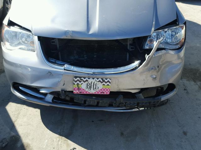 2C4RC1BG6FR534469 - 2015 CHRYSLER TOWN & COU SILVER photo 9