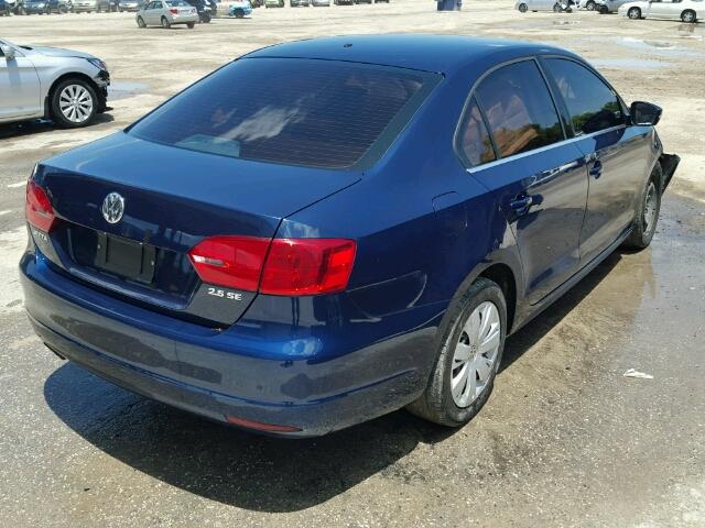3VWDP7AJ2DM419237 - 2013 VOLKSWAGEN JETTA SE 蓝色 照片 4