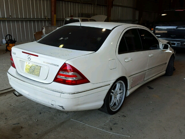 WDBRF40J35F595967 - 2005 MERCEDES-BENZ C230K WHITE photo 4