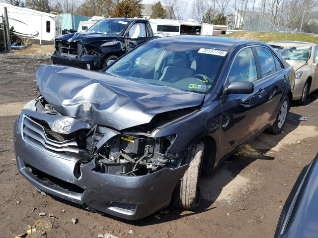 4T1BF3EK5BU660206 - 2011 TOYOTA CAMRY BASE GRAY photo 2