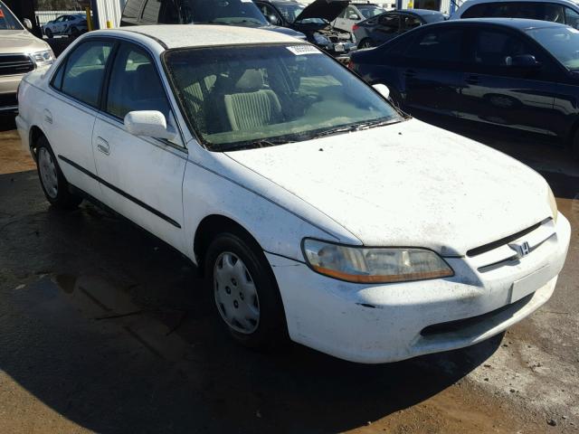 1HGCG5645WA176370 - 1998 HONDA ACCORD LX WHITE photo 1