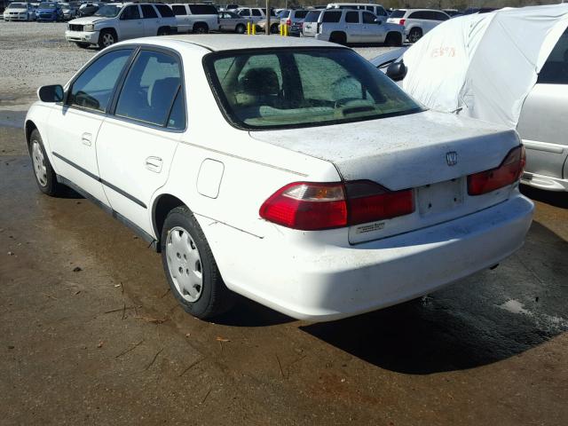 1HGCG5645WA176370 - 1998 HONDA ACCORD LX WHITE photo 3