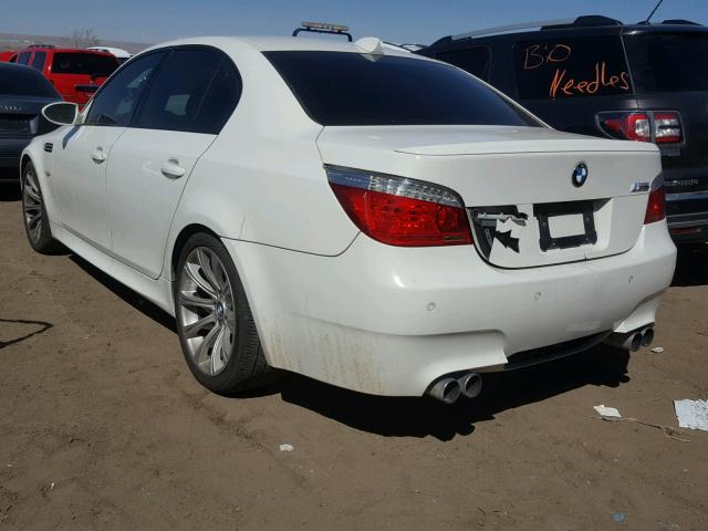 WBSNB93518CX09387 - 2008 BMW M5 WHITE photo 3