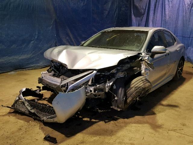 4T1B11HK6JU502289 - 2018 TOYOTA CAMRY L SILVER photo 2