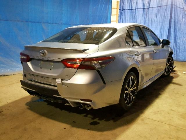 4T1B11HK6JU502289 - 2018 TOYOTA CAMRY L SILVER photo 4