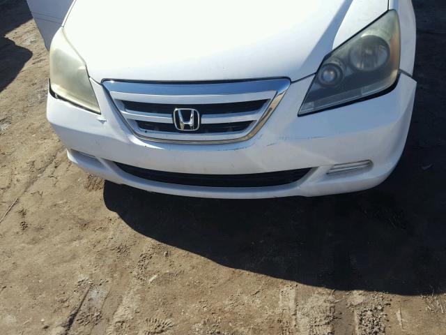 5FNRL38705B095511 - 2005 HONDA ODYSSEY EX WHITE photo 9