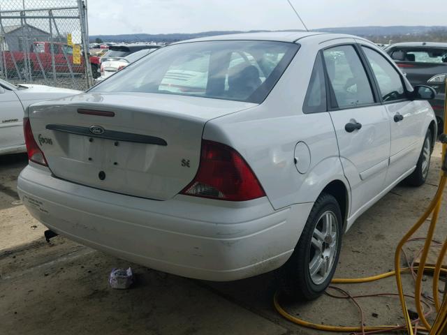 1FAFP34P82W154489 - 2002 FORD FOCUS SE WHITE photo 4