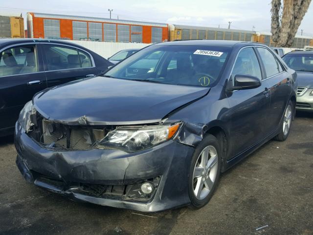 4T1BF1FKXCU117924 - 2012 TOYOTA CAMRY BASE GRAY photo 2