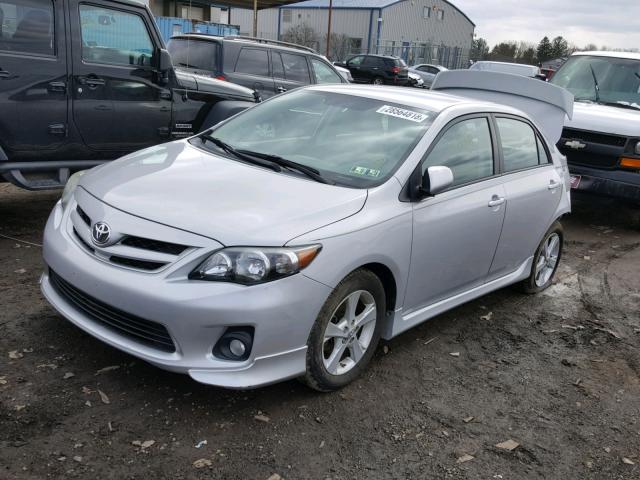 2T1BU4EE5BC605133 - 2011 TOYOTA COROLLA BA SILVER photo 2