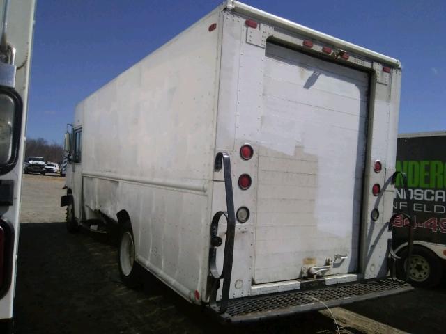 4UZAARDU88CZ59154 - 2008 FREIGHTLINER CHASSIS M WHITE photo 3