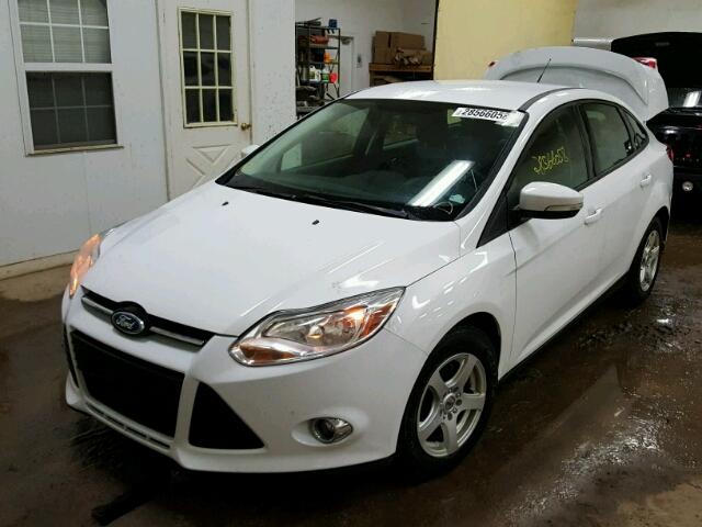 1FAHP3F22CL267044 - 2012 FORD FOCUS SE WHITE photo 2