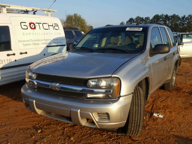 1GNDS13S052128465 - 2005 CHEVROLET TRAILBLAZE SILVER photo 2