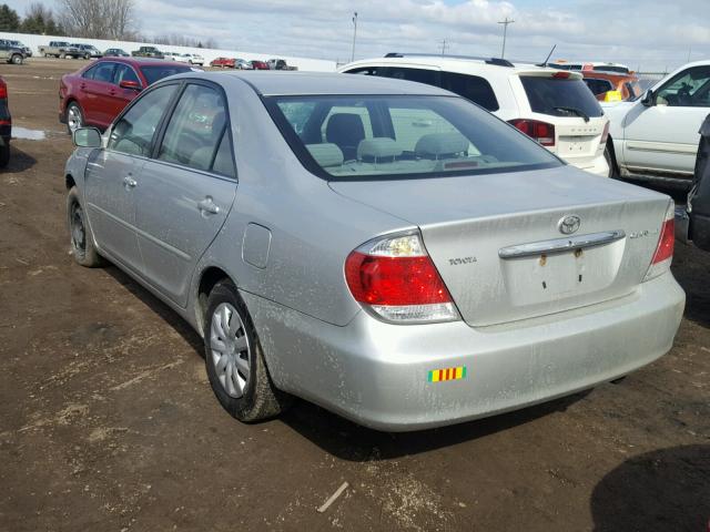 4T1BE32K75U011406 - 2005 TOYOTA CAMRY LE SILVER photo 3