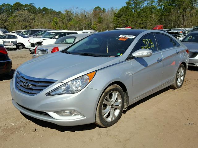 5NPEC4AC2CH341582 - 2012 HYUNDAI SONATA SE SILVER photo 2