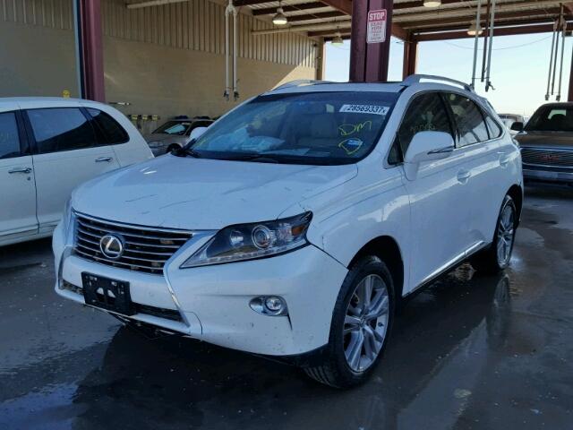 2T2ZK1BA2FC156807 - 2015 LEXUS RX WHITE photo 2