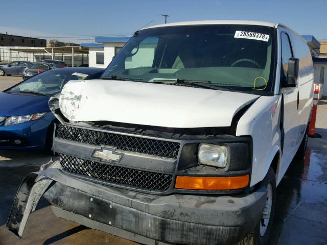 1GCGG25C591179751 - 2009 CHEVROLET EXPRESS G2 WHITE photo 2