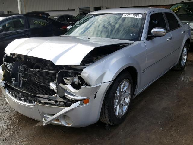 2C3AA63H25H145487 - 2005 CHRYSLER 300C SILVER photo 2