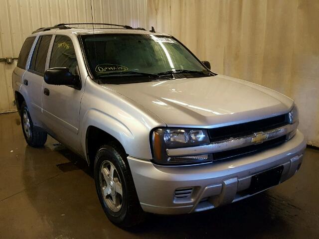 1GNDT13S262172806 - 2006 CHEVROLET TRAILBLAZE SILVER photo 1