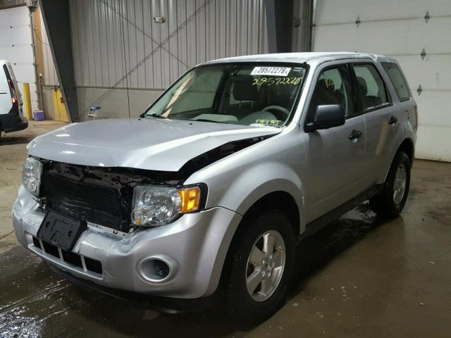 1FMCU0C70AKC47756 - 2010 FORD ESCAPE XLS SILVER photo 2