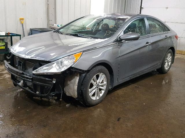 5NPEB4AC4DH710950 - 2013 HYUNDAI SONATA GLS GRAY photo 2