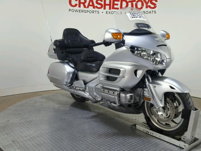 1HFSC47055A413701 - 2005 HONDA GL1800 GRAY photo 2