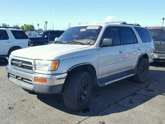 JT3GN86R5W0073205 - 1998 TOYOTA 4RUNNER SR SILVER photo 2