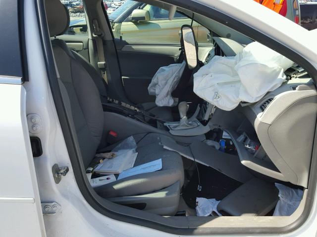 1G1ZA5EU0CF265413 - 2012 CHEVROLET MALIBU LS WHITE photo 5