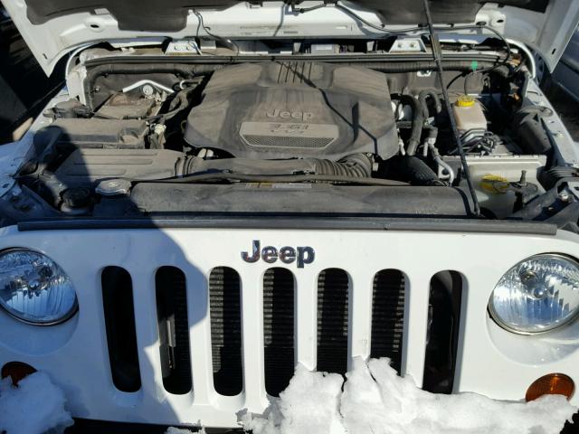 1C4HJWEG2CL190220 - 2012 JEEP WRANGLER U WHITE photo 7