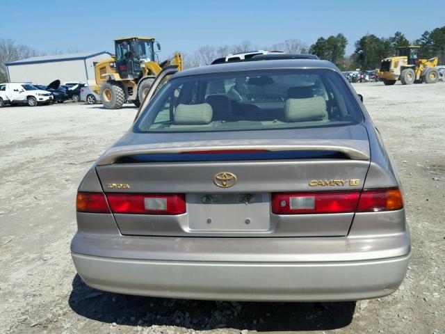 4T1BG22K1XU448972 - 1999 TOYOTA CAMRY CE GOLD photo 9