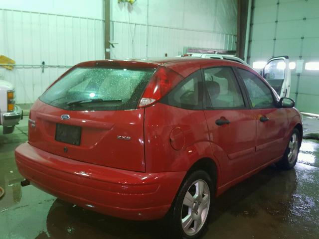 3FAFP37N95R116965 - 2005 FORD FOCUS ZX5 RED photo 4